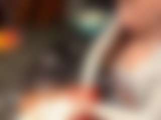 Live cam show with ShanonQasba - Granny Squirt on Big Tits