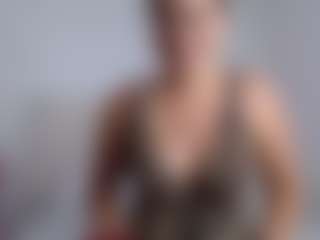 Live cam show with Kate-stewar - Public Toys on luckytryst.com