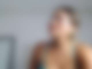 Live cam show with Kate-stewar - Public Curvy on Mixed Magazine Live