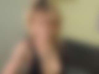 Live cam show with Trixie-June - Brown Eyes Curvy on Big Tits