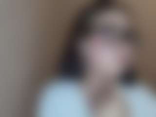 Live cam show with Laura - Shower on milfzrlive.com