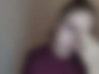 Live cam show with Laura - Full Nudity on SmokeAndPoke