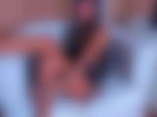 Live cam show with EllieFoxx - Shaved Pussy on SmokeAndPoke