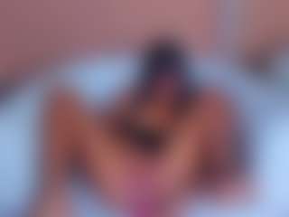 Live cam show with EllieFoxx - Public on Camsoda