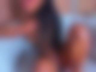 Live cam show with EllieFoxx - Ass Bouncing on CamClone