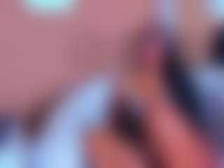 Live cam show with EllieFoxx - Average on Fling VIP Chat