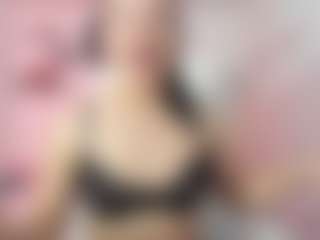Live cam show with Lorennrouse - Camel Toe on CamwithHer