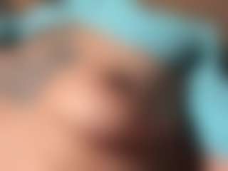 Maacha MILF webcam performer live streaming
