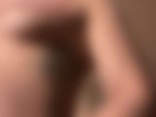 Maacha MILF webcam performer live streaming