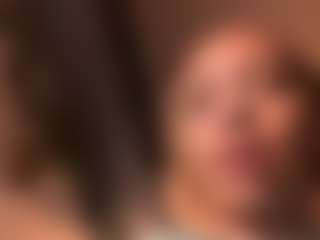 Maacha MILF webcam performer live streaming