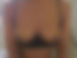 NaughtyLira69's Live Sex Cam Show