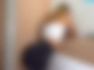 Live cam show with Julia - Skinny on Milf Play
