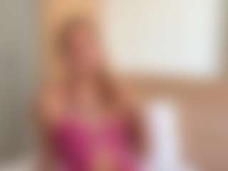 Julia's Live Sex Cam Show