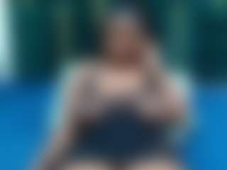 CurvyHun's Live Sex Cam Show