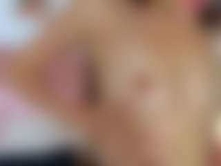 Live cam show with Salomecruxx - Double Penetration on CamSodaAdn