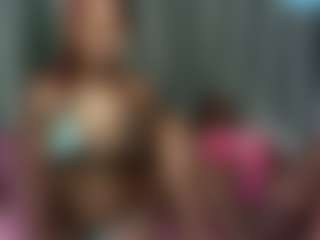 Live cam show with Slimmie-coochie - Average on hotwifechat.live
