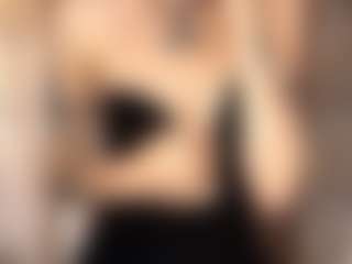 AvrilOllison's Live Sex Cam Show
