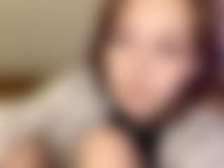 Live cam show with AvrilOllison - Skinny on StripNow