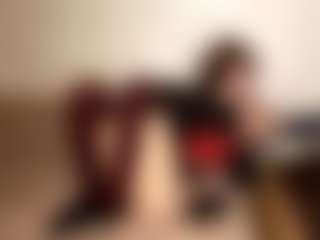 Live cam show with AvrilOllison - Athletic Young Adult on Camsoda