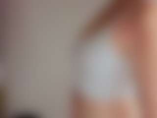 Live cam show with Donna-Hale - Submissive on livesuperchat.net