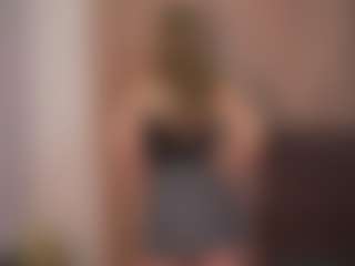 Live cam show with FayeLivingston - Ahegao on xDating