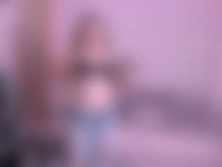 Live cam show with laura-sofiaa - Erotic Dance on Fling VIP Chat