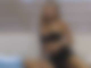 MarraVeil MILF webcam performer live streaming