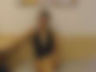 MarraVeil MILF webcam performer live streaming