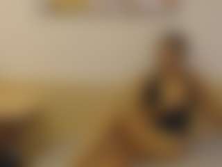 MarraVeil MILF webcam performer live streaming