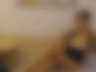 MarraVeil MILF webcam performer live streaming