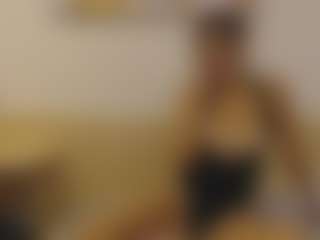 MarraVeil MILF webcam performer live streaming