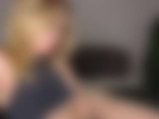 Live cam show with Amira - Shaved Pussy on Camsoda