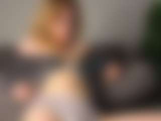 Live cam show with Amira - Cowgirl on chickslive.net