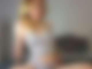 Live cam show with Amira - Blonde Hair on 1on1-livenow