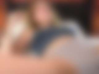 Live cam show with Amira - Skinny on Camsoda