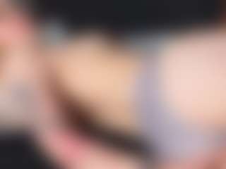 Live cam show with Amira - Average on Streamer API
