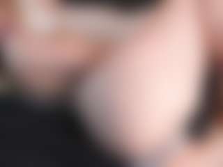 Live cam show with Amira - Fingers on Camsoda