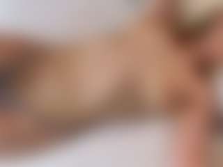 Live cam show with Amira - Average on Camsoda