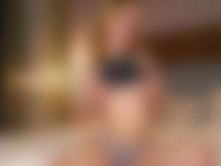 Live cam show with Amira - Teen (18+) on Camsoda