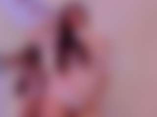 Live cam show with AuroraRenard - New Petite on chickslive.net