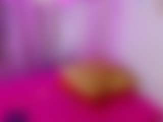 Live cam show with mia-hills - New Petite on Gym Cam Girls