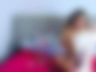 Live cam show with venusNoirr - Brown Hair Petite on PervPlay.com