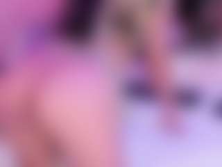 AmelieRoux MILF webcam performer live streaming