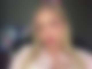 Live cam show with Tessa - Genital Piercings on sexytreat.net