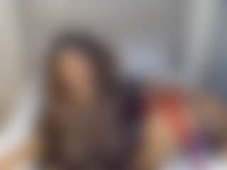 hotkennie MILF webcam performer live streaming