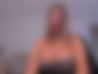 Live cam show with DanielleSaint - Tease Brown Hair on Fling VIP Chat