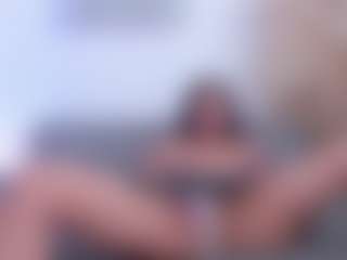 Live cam show with Violettroose - Sucking on livesuperchat.net
