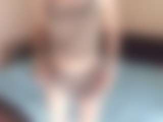 Live cam show with LeanoraPontillo - Shaved Pussy Brown Hair on TastyBlacksLive