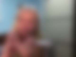 Live cam show with TandraMeggitt - New Toys on Stripli.com