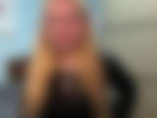 Live cam show with TandraMeggitt - Striptease on PervPlay.com